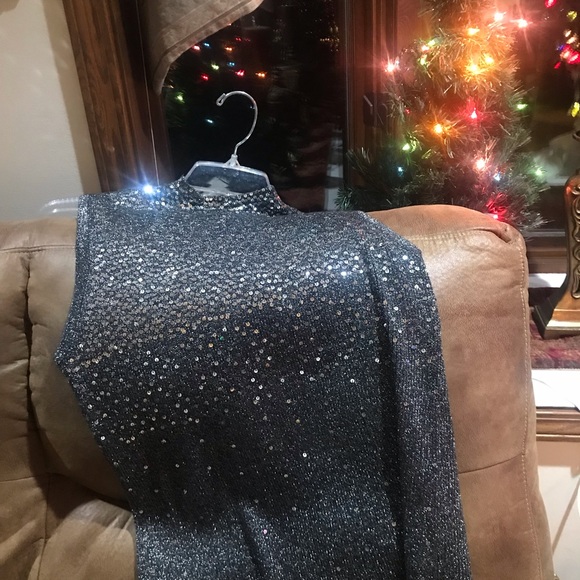 INVESTMENTS LADIES SEQUIN DARK SILVER SLEEVELESS TOP SIZE L - Picture 7 of 7